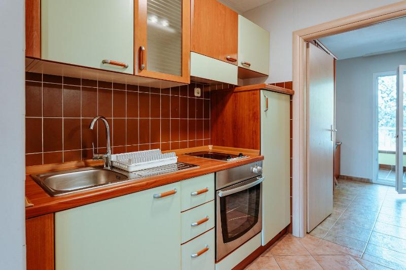 One-Bedroom Apartment with Balcony and Sea View image 2