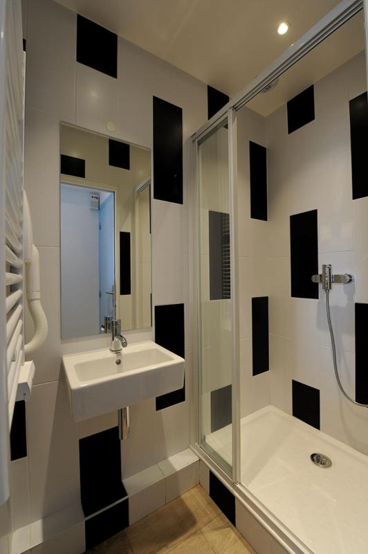 Bed in 6-Bed Mixed Dormitory Room image 4