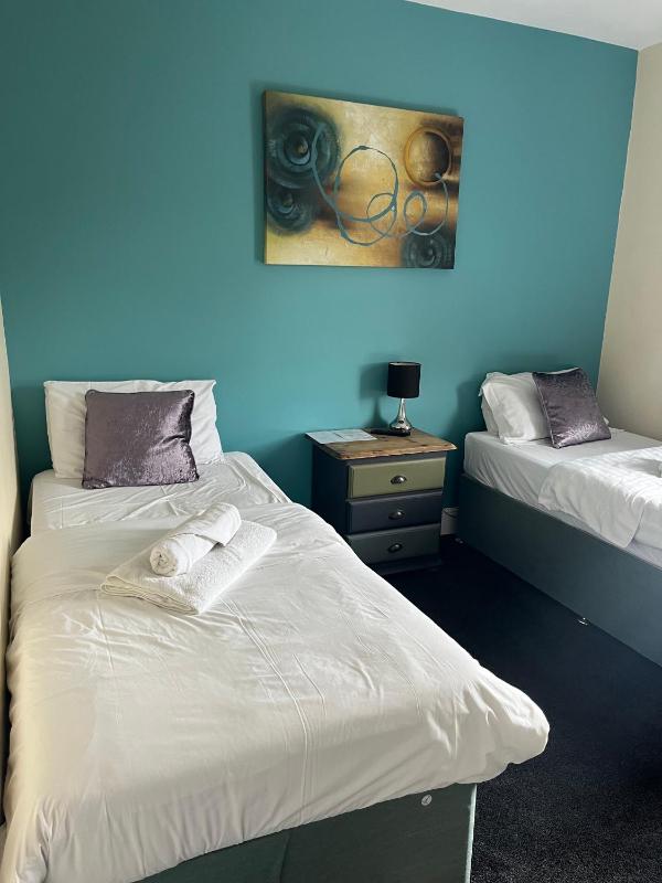 Standard Twin Room with Garden View image 2