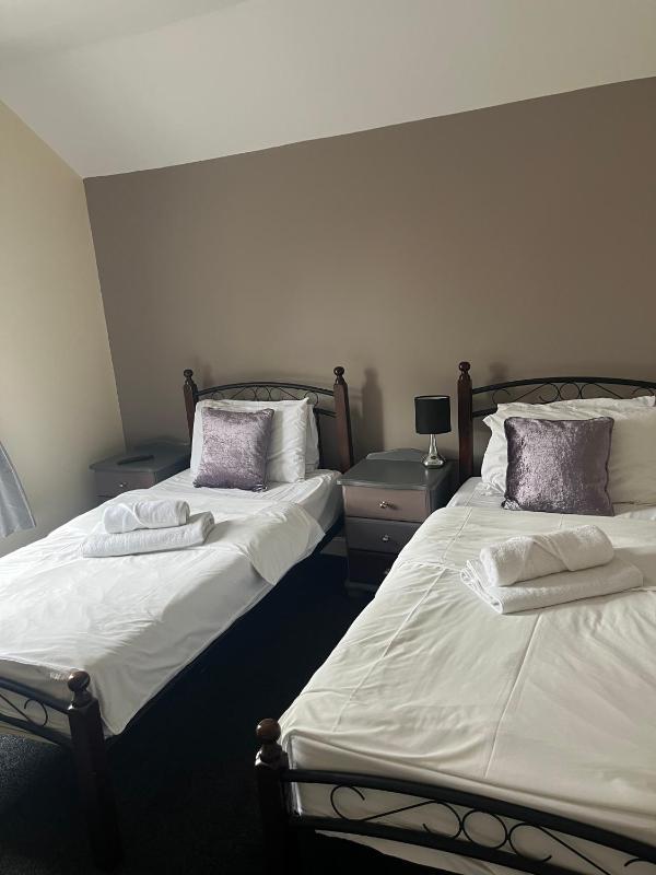 Standard Twin Room image 1