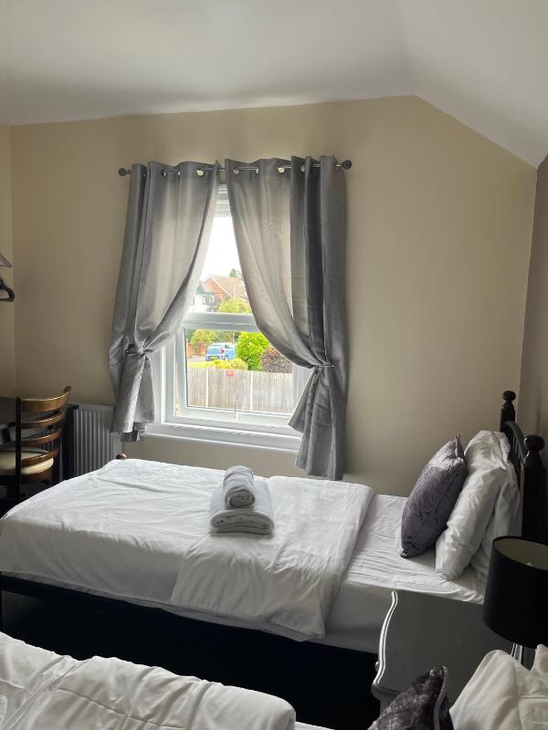 Standard Twin Room image 2