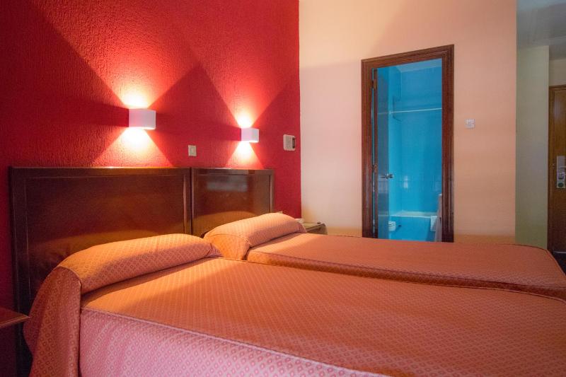 Twin Room with Pool View image 2