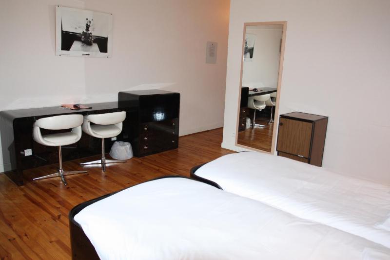 Triple Room with Shower image 2