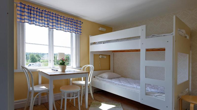 Quadruple Room with Shared Bathroom image 4
