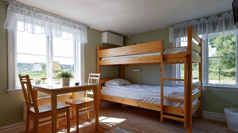 Quadruple Room with Shared Bathroom image 3