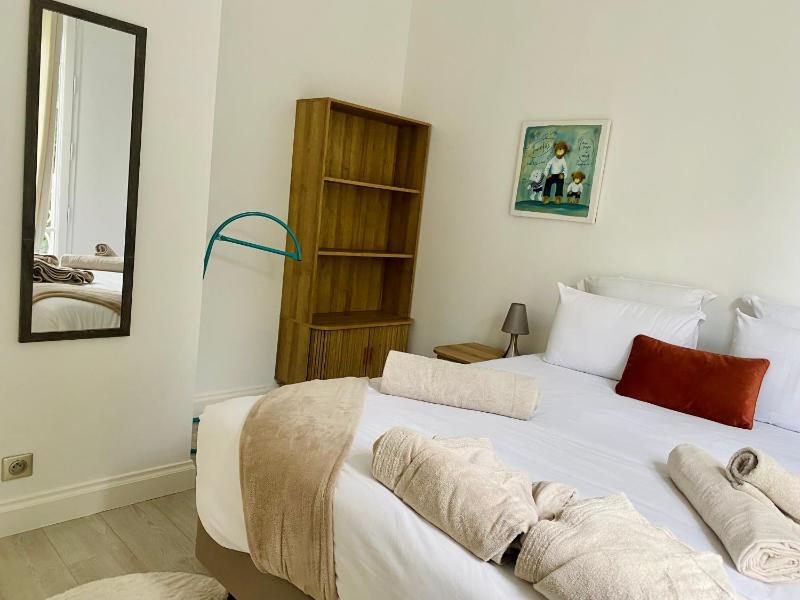 Large Double Room image 2