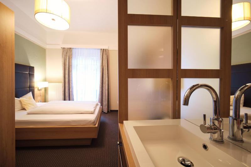 Single Room - Mountain and Street Side image 1