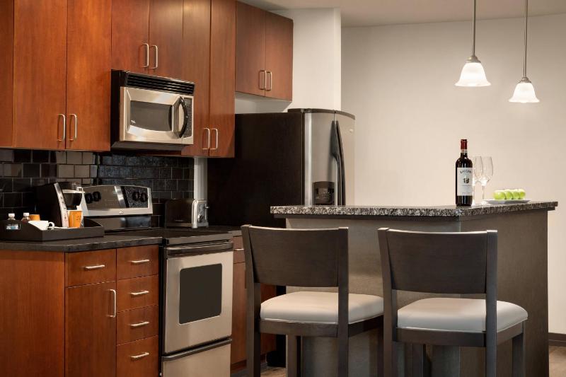 One-Bedroom King Suite image 3
