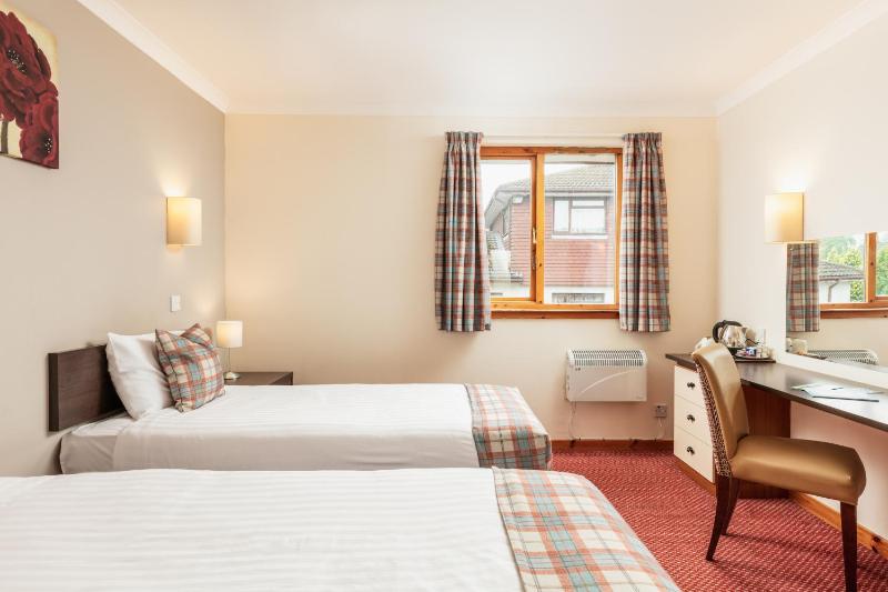 Twin Room image 3