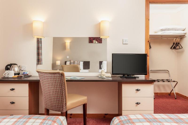 Twin Room image 4