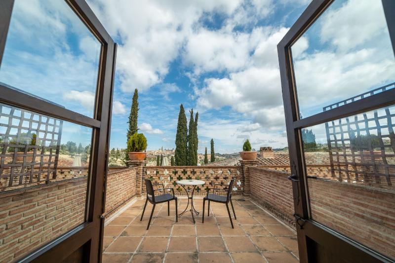 Double or Twin Room with Extra Bed (2 Adults + 1 Child) with terrace image 3