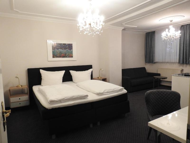 Double Room image 2