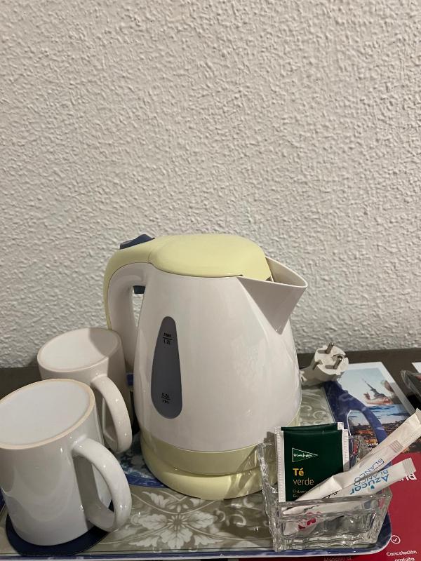 Twin Room with Extra Bed image 4