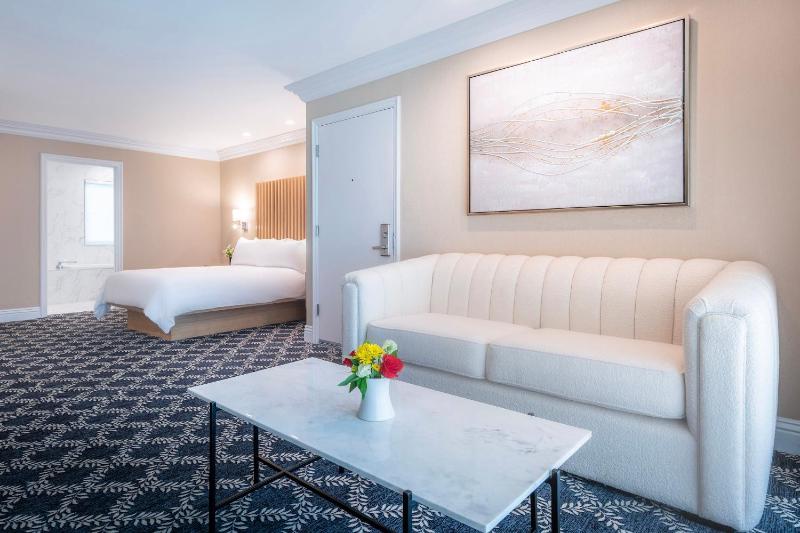 Queen Junior Suite image 1