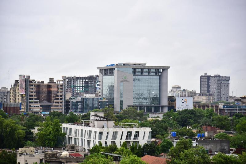 Chic Noir 1 Bedroom Apartment Gulberg - image 5
