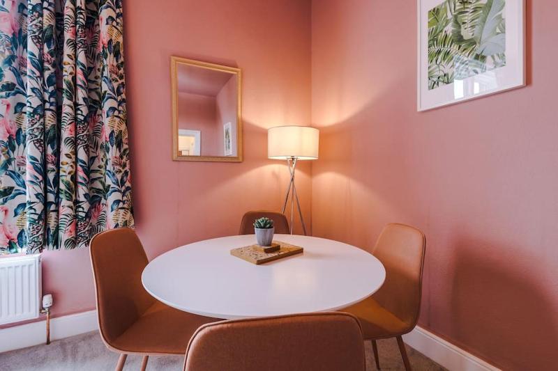 Pink Palace - Central Apartment - image 8