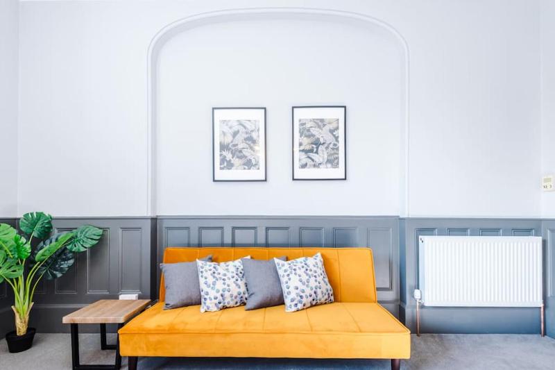 Supersized Studio in Chester - image 15