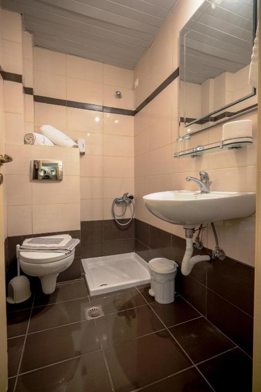 Triple Room with Sea View image 3