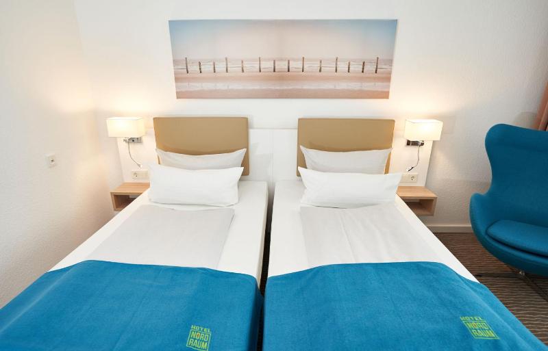 Twin Room image 3