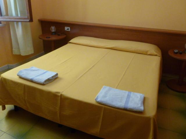 Standard Double Room image 4
