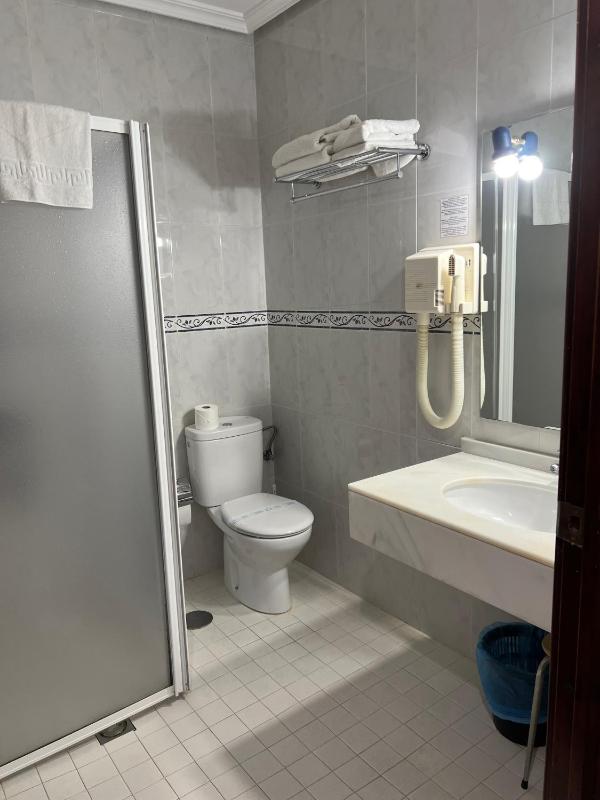 Standard Queen Room image 3