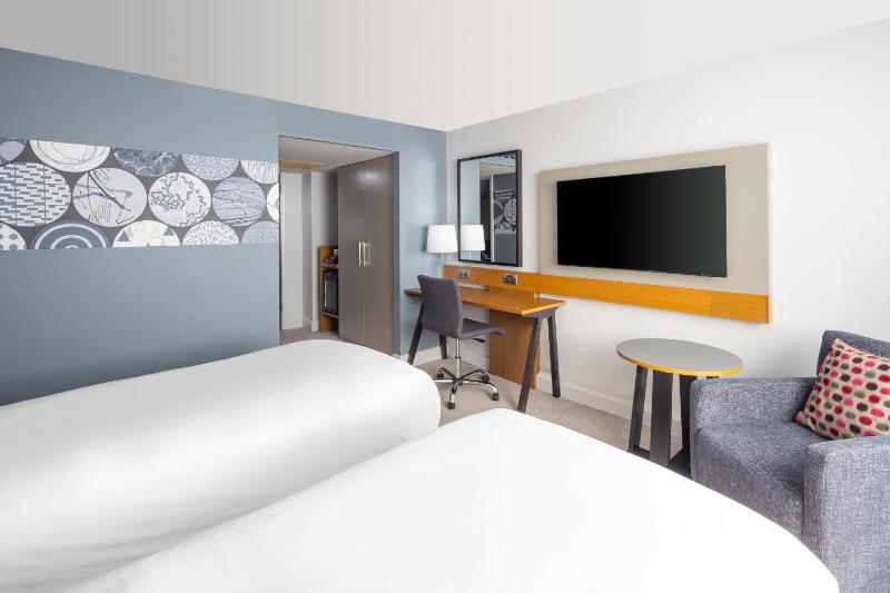 Premium Twin Room image 2