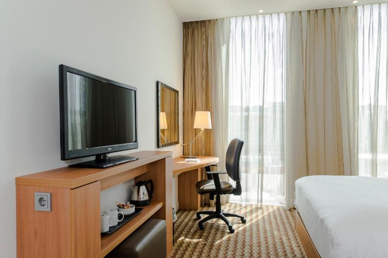 Twin Room image 3