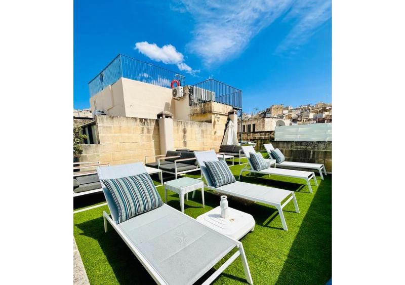 Junior Suite with Maltese Balcony image 2