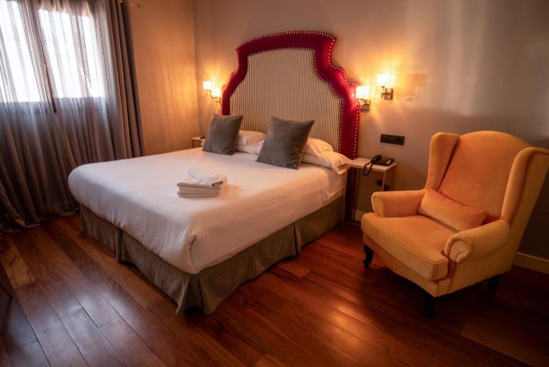 Single Room image 3