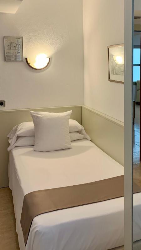 Single Room image 4