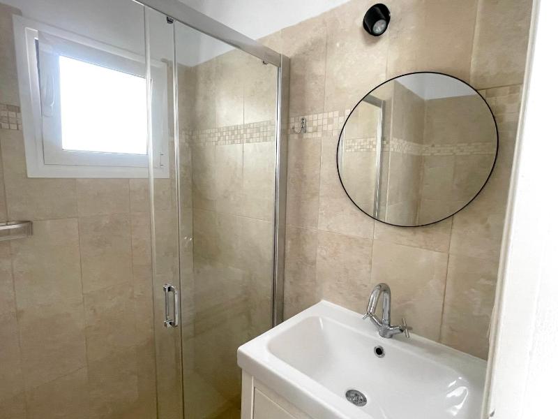 Standard Double Room image 3