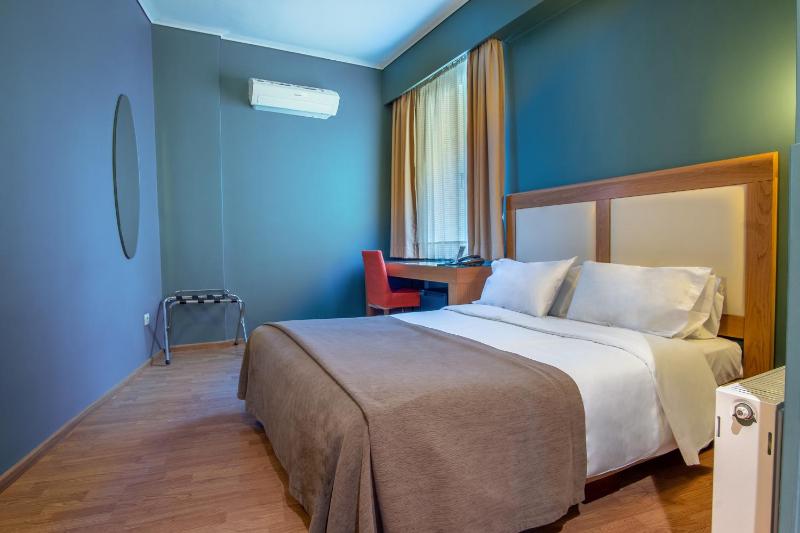 Double Room image 3