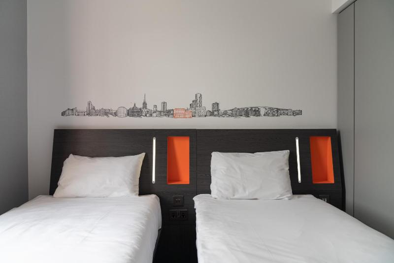 Twin Room with Window image 4