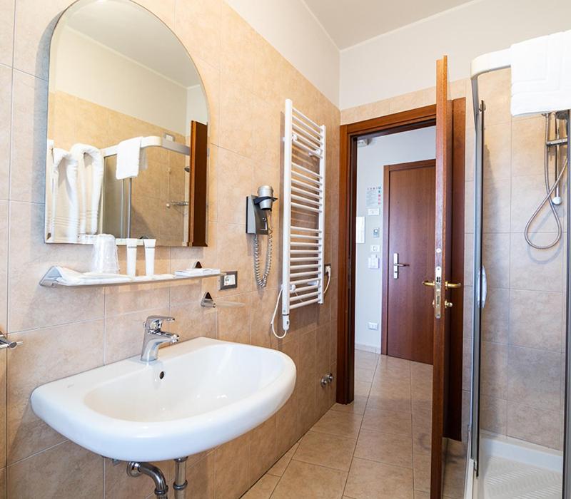 Classic Double Room with Sea View image 2