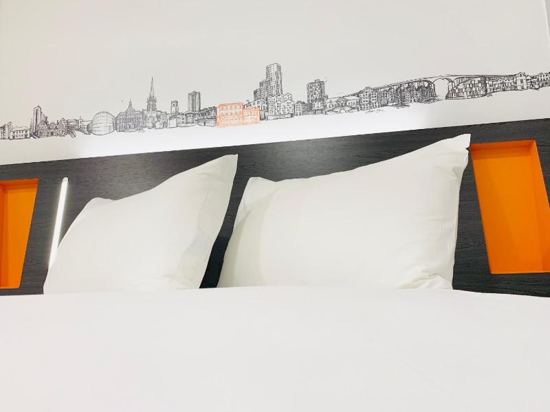 Double Room with Window image 4