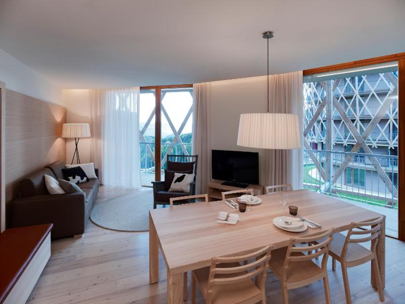 Comfort Two-Bedroom Apartment with Balcony image 1