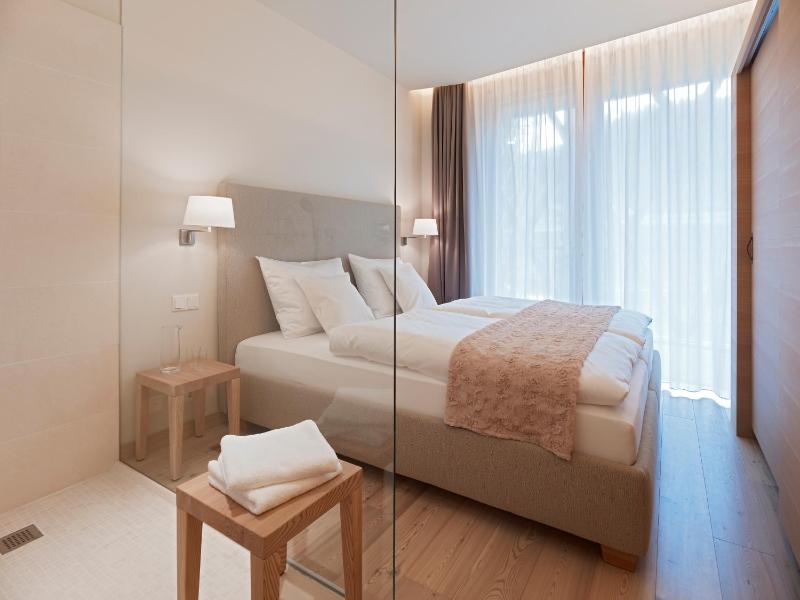 Comfort Two-Bedroom Apartment with Balcony image 4