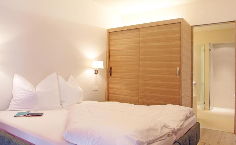 Comfort Three-Bedroom Apartment with Balcony image 2