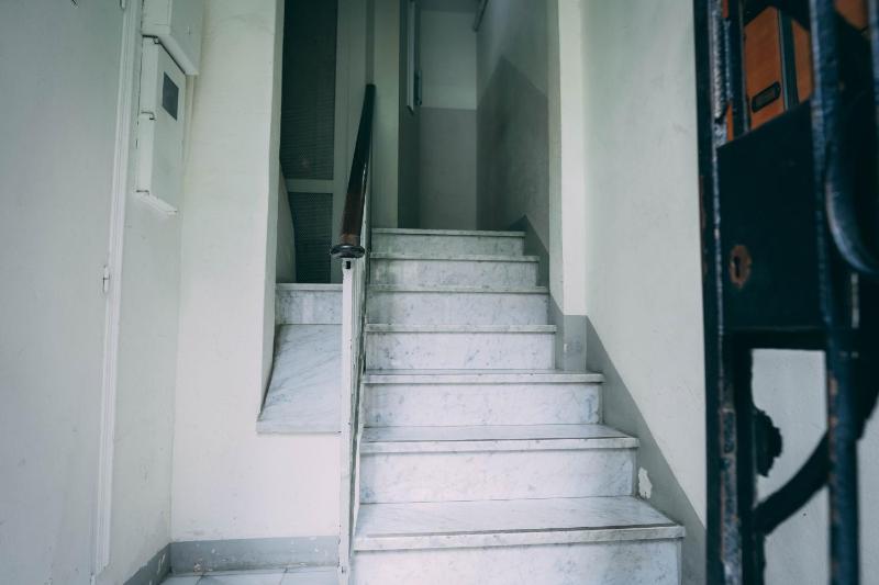 Four-Bedroom Apartment with Balcony  image 3