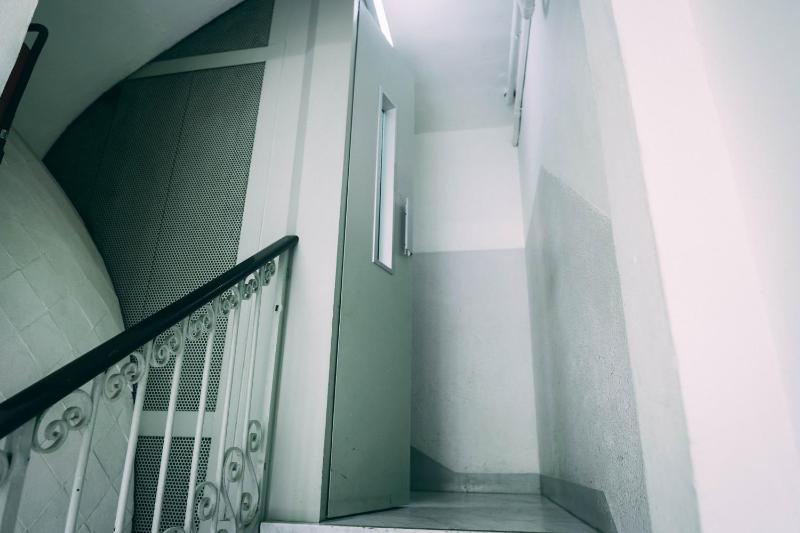 Four-Bedroom Apartment with Balcony  image 2