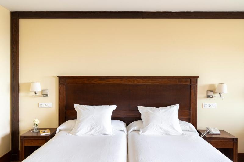 Standard Double Room image 4
