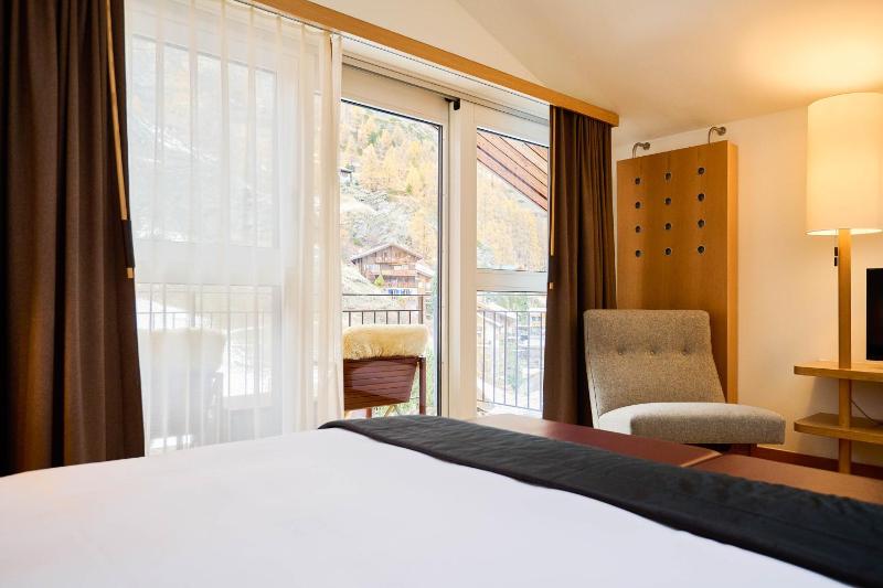 Queen Size Room image 3