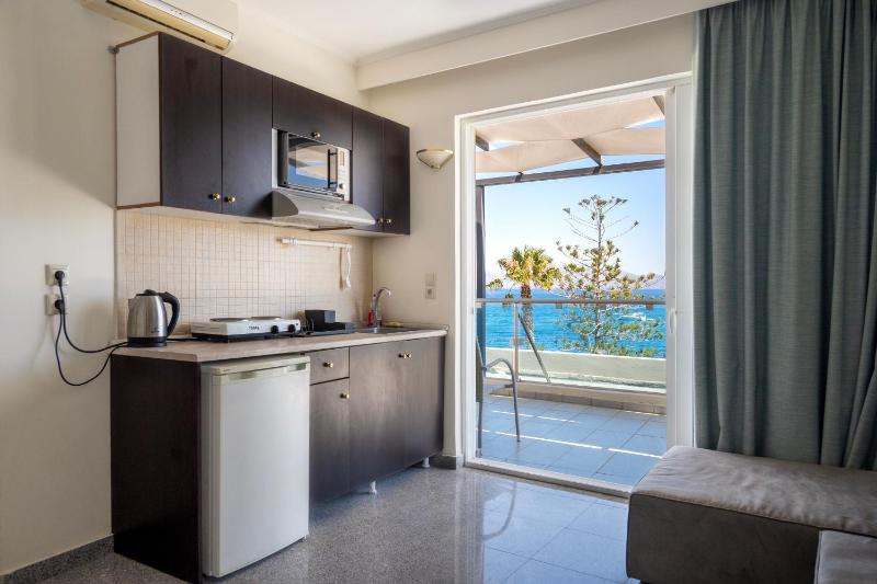 Bristol Sea View Apartments - image 8