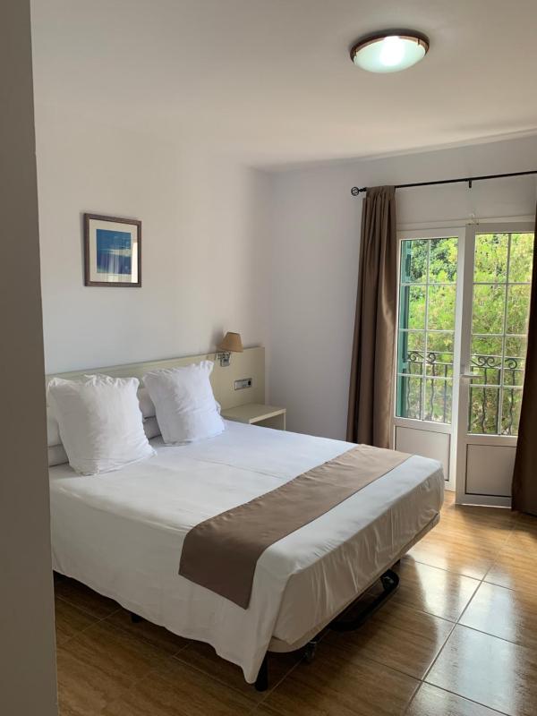 Standard Double or Twin Room image 1