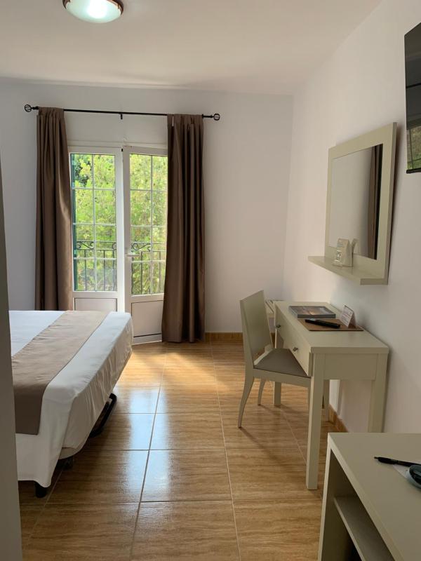Standard Double or Twin Room image 3