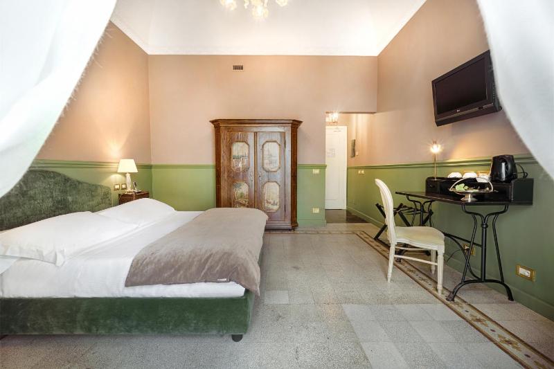 Deluxe Double Room image 4