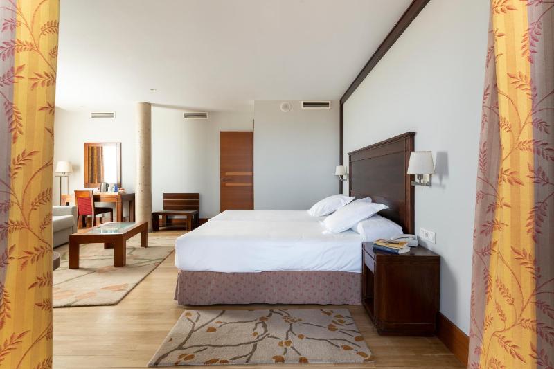 Superior Double Room image 3