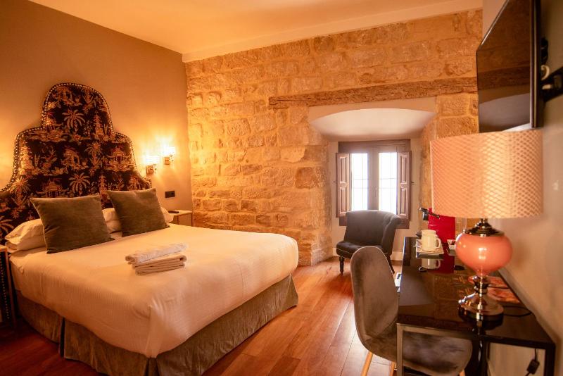 Double or Twin Room image 3