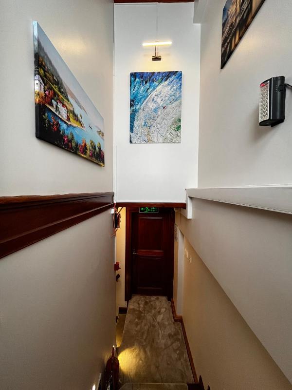 Lily Mansion - image 16