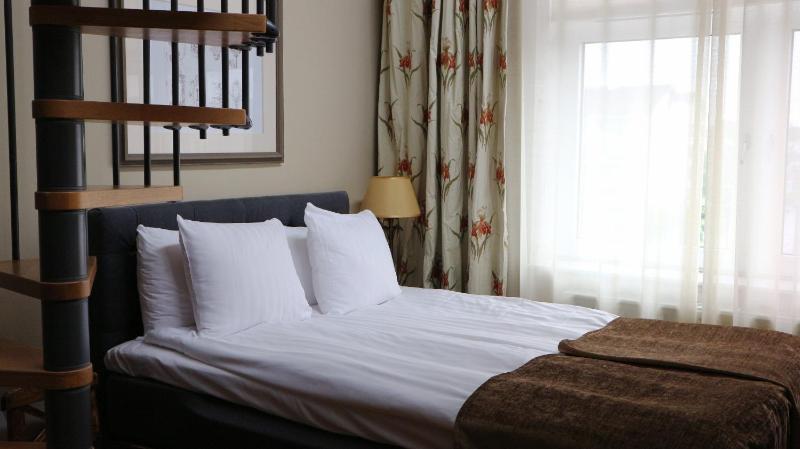 Queen Suite image 4